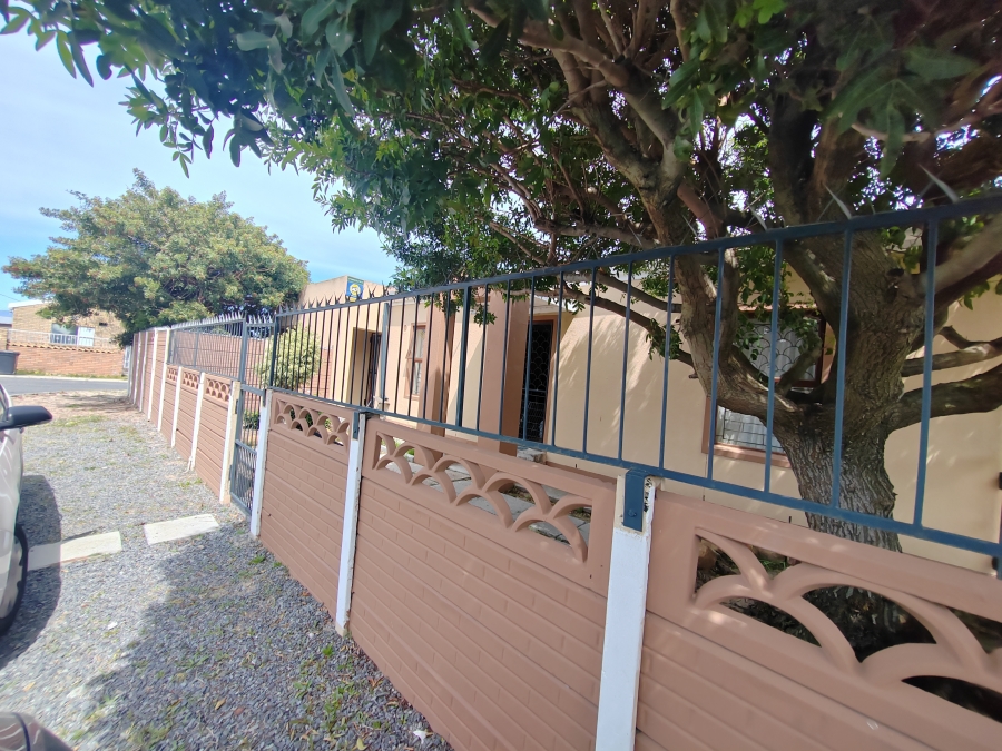 5 Bedroom Property for Sale in Devon Park Village Western Cape